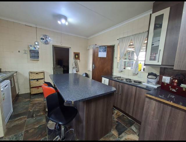 3 BEDROOM HOUSE FOR SALE IN RIVERSDALE